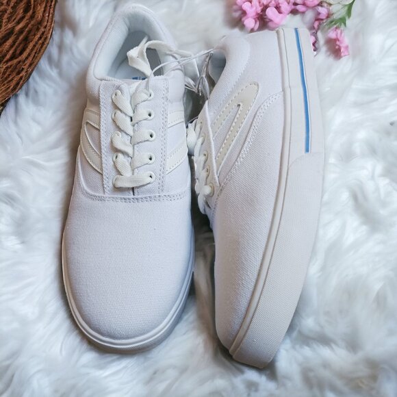 Tretorn Womens White Chelsea Canvas Lace Up Sneakers Running Shoes  Size 8.5 NWT - Picture 1 of 13